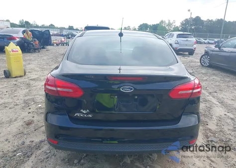 2017 Ford Focus S z USA, uszkodzony, nr VIN 1FADP3E26HL284470